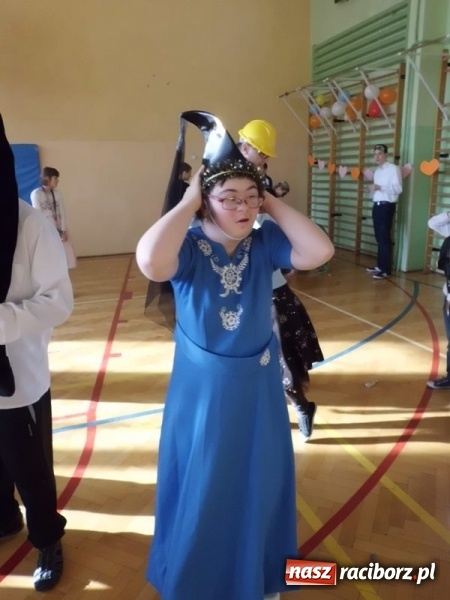 Zdjęcie w galerii na portalu naszraciborz.pl: Integracyjny bal karnawałowy uczniów ZSS nr 10 i Szkoły Podstawowej nr 1 wiadomości z regionu