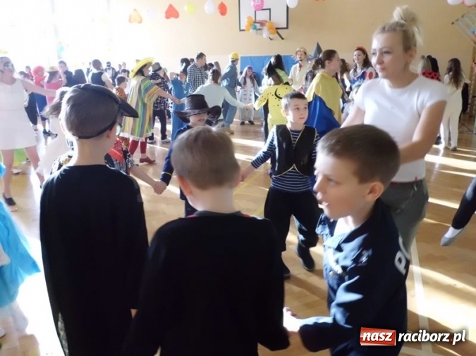 Zdjęcie w galerii na portalu naszraciborz.pl: Integracyjny bal karnawałowy uczniów ZSS nr 10 i Szkoły Podstawowej nr 1 wiadomości z regionu