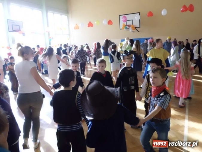 Zdjęcie w galerii na portalu naszraciborz.pl: Integracyjny bal karnawałowy uczniów ZSS nr 10 i Szkoły Podstawowej nr 1 wiadomości z regionu