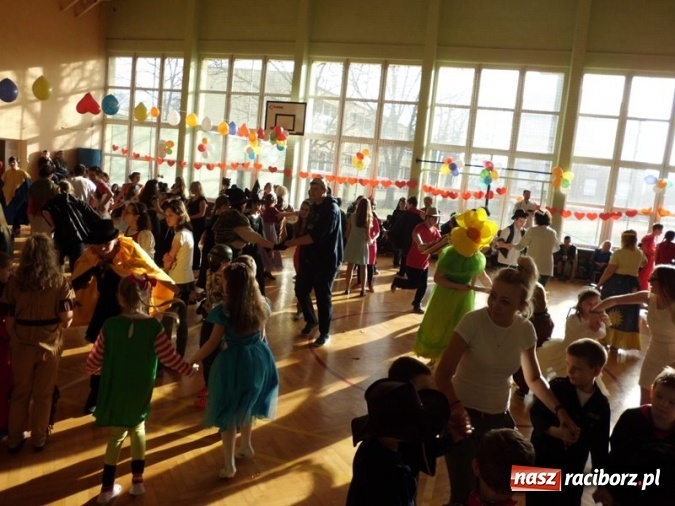 Zdjęcie w galerii na portalu naszraciborz.pl: Integracyjny bal karnawałowy uczniów ZSS nr 10 i Szkoły Podstawowej nr 1 wiadomości z regionu