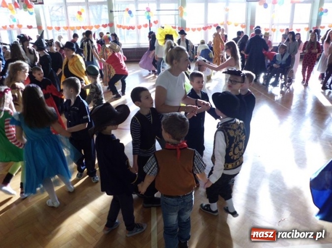 Zdjęcie w galerii na portalu naszraciborz.pl: Integracyjny bal karnawałowy uczniów ZSS nr 10 i Szkoły Podstawowej nr 1 wiadomości z regionu
