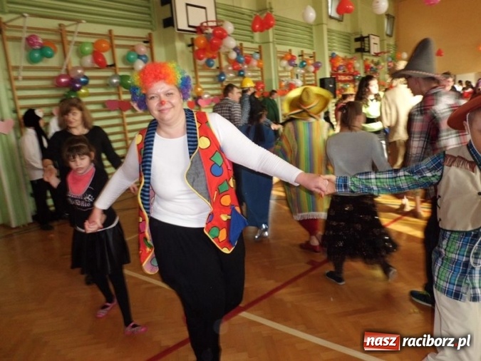 Zdjęcie w galerii na portalu naszraciborz.pl: Integracyjny bal karnawałowy uczniów ZSS nr 10 i Szkoły Podstawowej nr 1 wiadomości z regionu