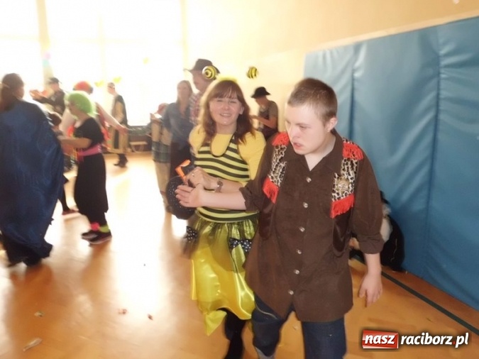 Zdjęcie w galerii na portalu naszraciborz.pl: Integracyjny bal karnawałowy uczniów ZSS nr 10 i Szkoły Podstawowej nr 1 wiadomości z regionu