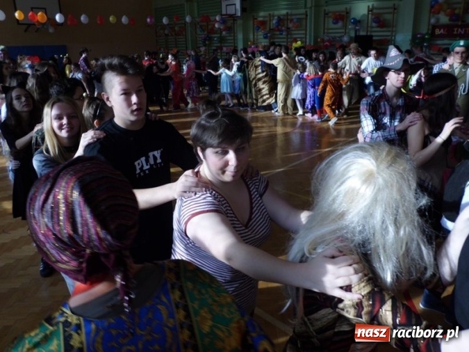 Zdjęcie w galerii na portalu naszraciborz.pl: Integracyjny bal karnawałowy uczniów ZSS nr 10 i Szkoły Podstawowej nr 1 wiadomości z regionu