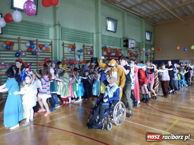 Zdjęcie w galerii na portalu naszraciborz.pl: Integracyjny bal karnawałowy uczniów ZSS nr 10 i Szkoły Podstawowej nr 1 wiadomości z regionu
