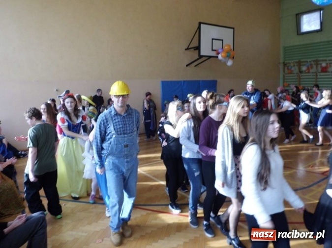 Zdjęcie w galerii na portalu naszraciborz.pl: Integracyjny bal karnawałowy uczniów ZSS nr 10 i Szkoły Podstawowej nr 1 wiadomości z regionu