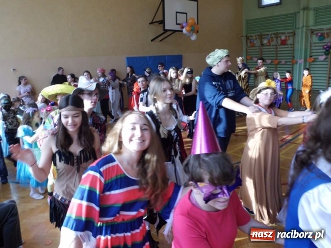 Zdjęcie w galerii na portalu naszraciborz.pl: Integracyjny bal karnawałowy uczniów ZSS nr 10 i Szkoły Podstawowej nr 1 wiadomości z regionu