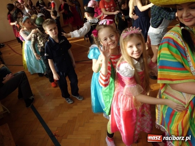 Zdjęcie w galerii na portalu naszraciborz.pl: Integracyjny bal karnawałowy uczniów ZSS nr 10 i Szkoły Podstawowej nr 1 wiadomości z regionu