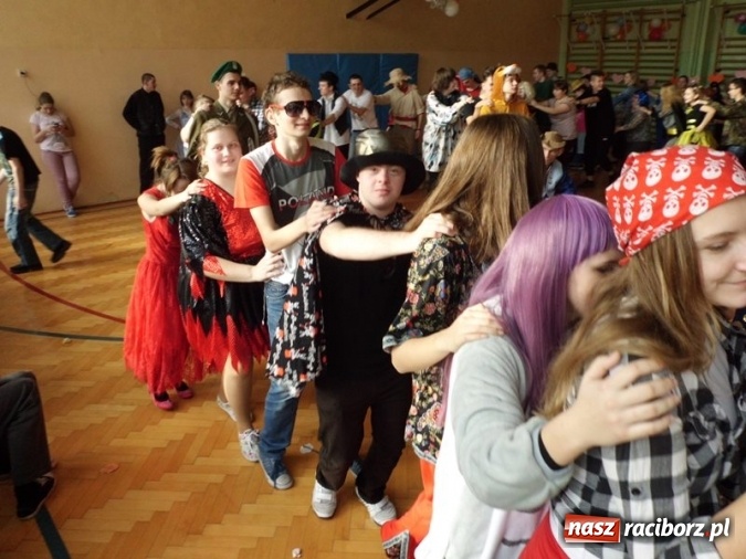 Zdjęcie w galerii na portalu naszraciborz.pl: Integracyjny bal karnawałowy uczniów ZSS nr 10 i Szkoły Podstawowej nr 1 wiadomości z regionu
