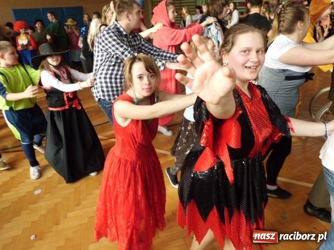 Zdjęcie w galerii na portalu naszraciborz.pl: Integracyjny bal karnawałowy uczniów ZSS nr 10 i Szkoły Podstawowej nr 1 wiadomości z regionu