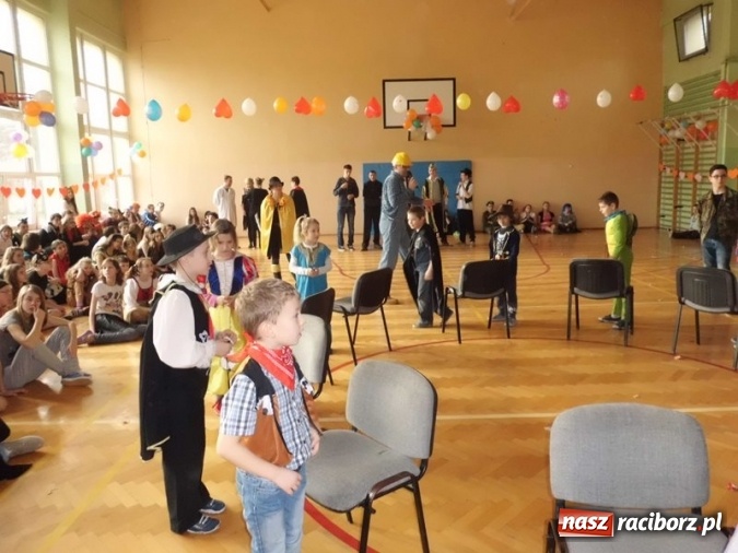 Zdjęcie w galerii na portalu naszraciborz.pl: Integracyjny bal karnawałowy uczniów ZSS nr 10 i Szkoły Podstawowej nr 1 wiadomości z regionu