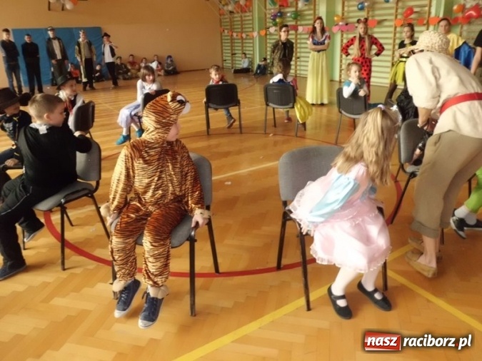 Zdjęcie w galerii na portalu naszraciborz.pl: Integracyjny bal karnawałowy uczniów ZSS nr 10 i Szkoły Podstawowej nr 1 wiadomości z regionu