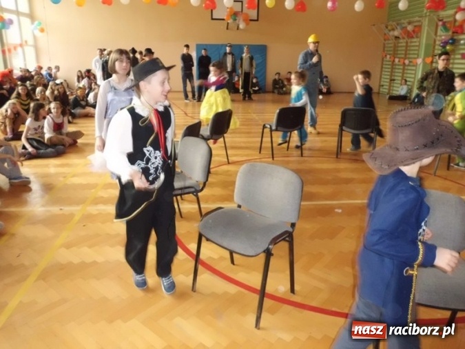 Zdjęcie w galerii na portalu naszraciborz.pl: Integracyjny bal karnawałowy uczniów ZSS nr 10 i Szkoły Podstawowej nr 1 wiadomości z regionu