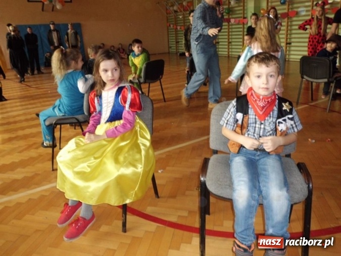 Zdjęcie w galerii na portalu naszraciborz.pl: Integracyjny bal karnawałowy uczniów ZSS nr 10 i Szkoły Podstawowej nr 1 wiadomości z regionu