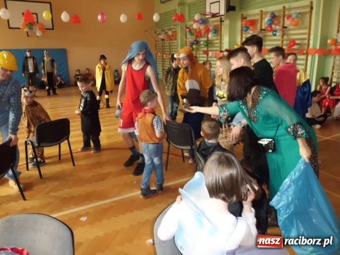 Zdjęcie w galerii na portalu naszraciborz.pl: Integracyjny bal karnawałowy uczniów ZSS nr 10 i Szkoły Podstawowej nr 1 wiadomości z regionu