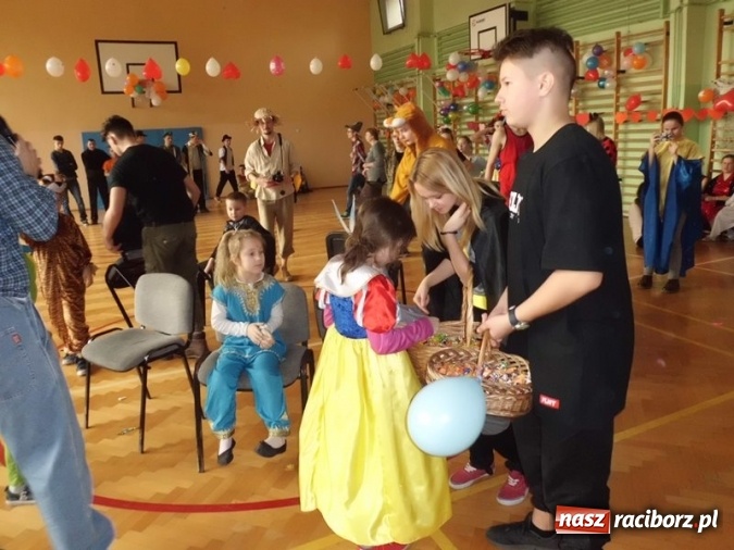 Zdjęcie w galerii na portalu naszraciborz.pl: Integracyjny bal karnawałowy uczniów ZSS nr 10 i Szkoły Podstawowej nr 1 wiadomości z regionu