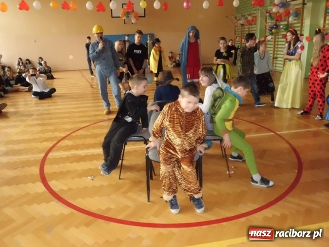 Zdjęcie w galerii na portalu naszraciborz.pl: Integracyjny bal karnawałowy uczniów ZSS nr 10 i Szkoły Podstawowej nr 1 wiadomości z regionu