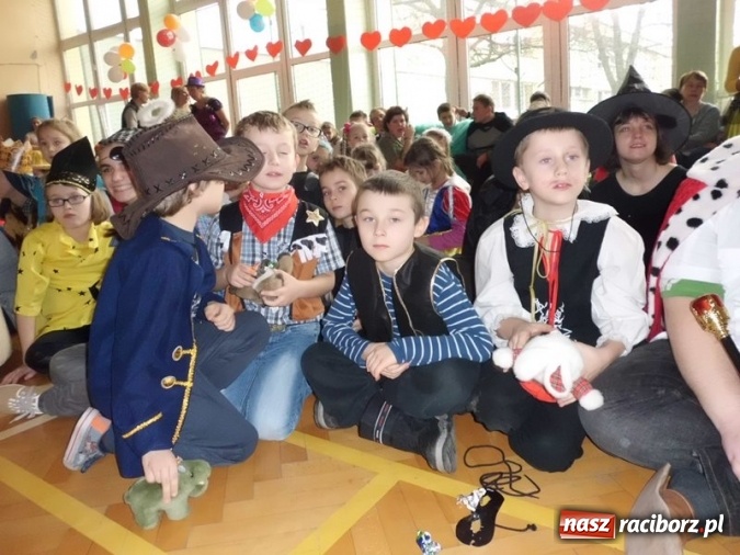 Zdjęcie w galerii na portalu naszraciborz.pl: Integracyjny bal karnawałowy uczniów ZSS nr 10 i Szkoły Podstawowej nr 1 wiadomości z regionu