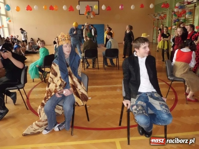 Zdjęcie w galerii na portalu naszraciborz.pl: Integracyjny bal karnawałowy uczniów ZSS nr 10 i Szkoły Podstawowej nr 1 wiadomości z regionu