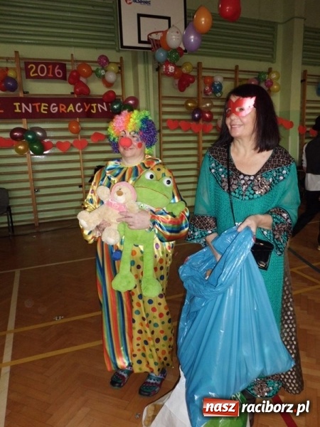 Zdjęcie w galerii na portalu naszraciborz.pl: Integracyjny bal karnawałowy uczniów ZSS nr 10 i Szkoły Podstawowej nr 1 wiadomości z regionu