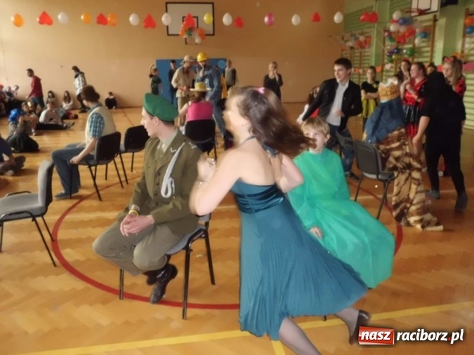 Zdjęcie w galerii na portalu naszraciborz.pl: Integracyjny bal karnawałowy uczniów ZSS nr 10 i Szkoły Podstawowej nr 1 wiadomości z regionu