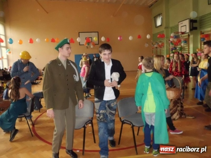 Zdjęcie w galerii na portalu naszraciborz.pl: Integracyjny bal karnawałowy uczniów ZSS nr 10 i Szkoły Podstawowej nr 1 wiadomości z regionu