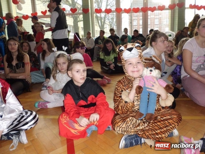 Zdjęcie w galerii na portalu naszraciborz.pl: Integracyjny bal karnawałowy uczniów ZSS nr 10 i Szkoły Podstawowej nr 1 wiadomości z regionu