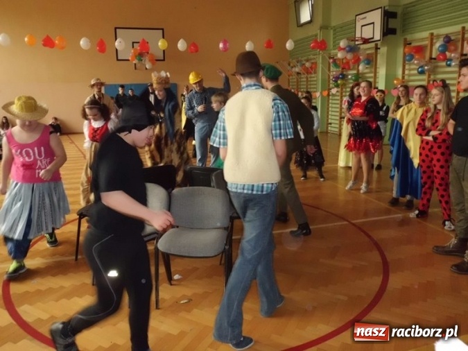 Zdjęcie w galerii na portalu naszraciborz.pl: Integracyjny bal karnawałowy uczniów ZSS nr 10 i Szkoły Podstawowej nr 1 wiadomości z regionu