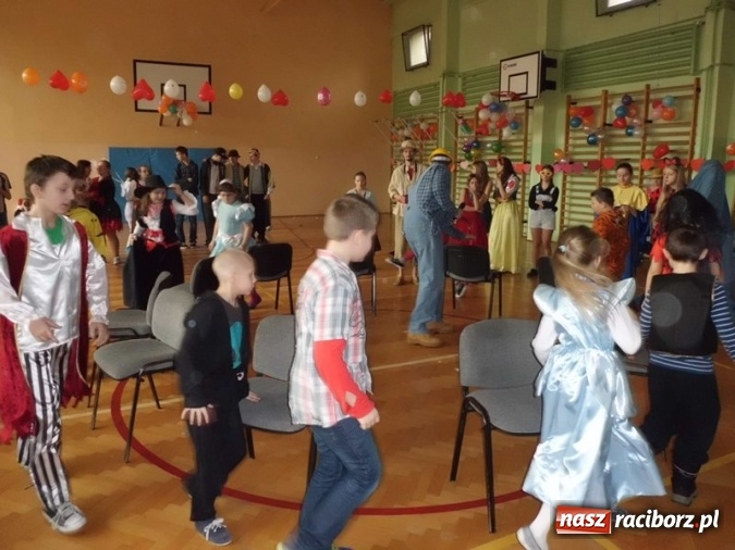 Zdjęcie w galerii na portalu naszraciborz.pl: Integracyjny bal karnawałowy uczniów ZSS nr 10 i Szkoły Podstawowej nr 1 wiadomości z regionu