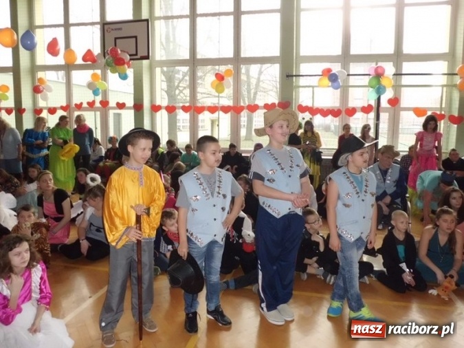 Zdjęcie w galerii na portalu naszraciborz.pl: Integracyjny bal karnawałowy uczniów ZSS nr 10 i Szkoły Podstawowej nr 1 wiadomości z regionu