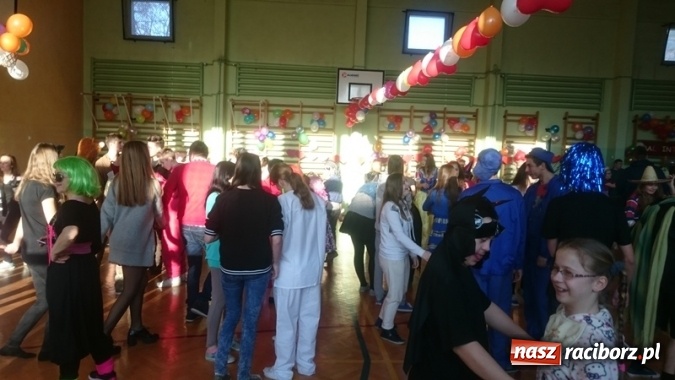 Zdjęcie w galerii na portalu naszraciborz.pl: Integracyjny bal karnawałowy uczniów ZSS nr 10 i Szkoły Podstawowej nr 1 wiadomości z regionu