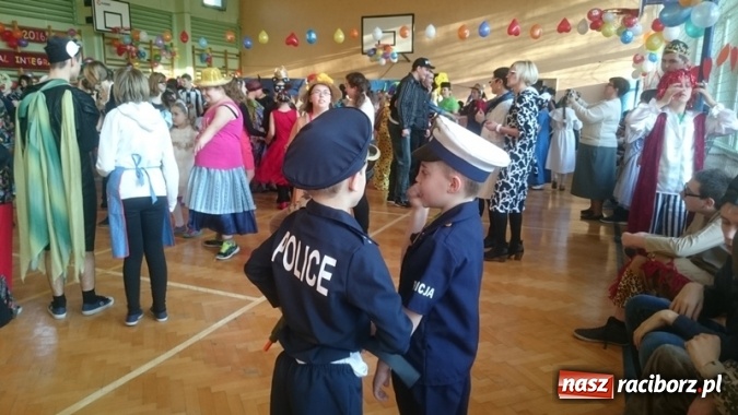 Zdjęcie w galerii na portalu naszraciborz.pl: Integracyjny bal karnawałowy uczniów ZSS nr 10 i Szkoły Podstawowej nr 1 wiadomości z regionu