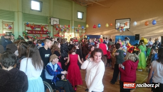 Zdjęcie w galerii na portalu naszraciborz.pl: Integracyjny bal karnawałowy uczniów ZSS nr 10 i Szkoły Podstawowej nr 1 wiadomości z regionu