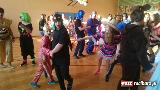 Zdjęcie w galerii na portalu naszraciborz.pl: Integracyjny bal karnawałowy uczniów ZSS nr 10 i Szkoły Podstawowej nr 1 wiadomości z regionu
