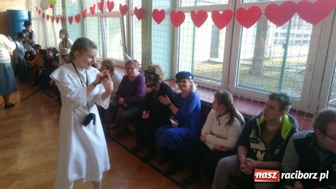 Zdjęcie w galerii na portalu naszraciborz.pl: Integracyjny bal karnawałowy uczniów ZSS nr 10 i Szkoły Podstawowej nr 1 wiadomości z regionu