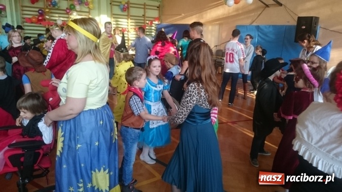 Zdjęcie w galerii na portalu naszraciborz.pl: Integracyjny bal karnawałowy uczniów ZSS nr 10 i Szkoły Podstawowej nr 1 wiadomości z regionu
