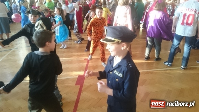 Zdjęcie w galerii na portalu naszraciborz.pl: Integracyjny bal karnawałowy uczniów ZSS nr 10 i Szkoły Podstawowej nr 1 wiadomości z regionu