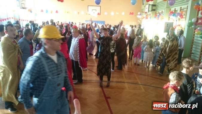 Zdjęcie w galerii na portalu naszraciborz.pl: Integracyjny bal karnawałowy uczniów ZSS nr 10 i Szkoły Podstawowej nr 1 wiadomości z regionu