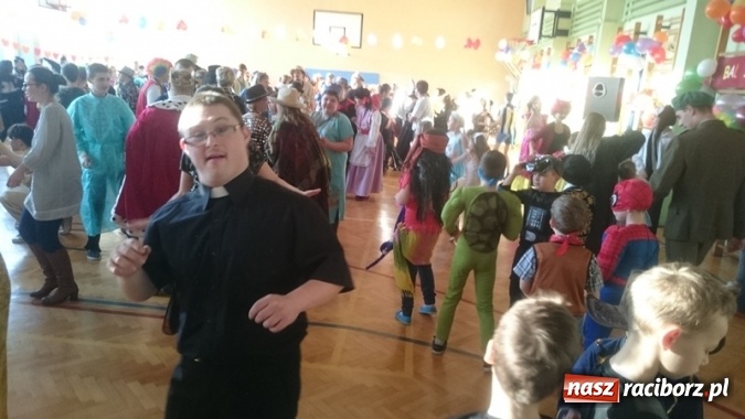 Zdjęcie w galerii na portalu naszraciborz.pl: Integracyjny bal karnawałowy uczniów ZSS nr 10 i Szkoły Podstawowej nr 1 wiadomości z regionu
