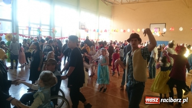 Zdjęcie w galerii na portalu naszraciborz.pl: Integracyjny bal karnawałowy uczniów ZSS nr 10 i Szkoły Podstawowej nr 1 wiadomości z regionu