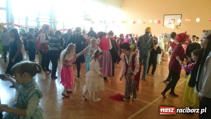 Zdjęcie w galerii na portalu naszraciborz.pl: Integracyjny bal karnawałowy uczniów ZSS nr 10 i Szkoły Podstawowej nr 1 wiadomości z regionu