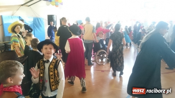 Zdjęcie w galerii na portalu naszraciborz.pl: Integracyjny bal karnawałowy uczniów ZSS nr 10 i Szkoły Podstawowej nr 1 wiadomości z regionu