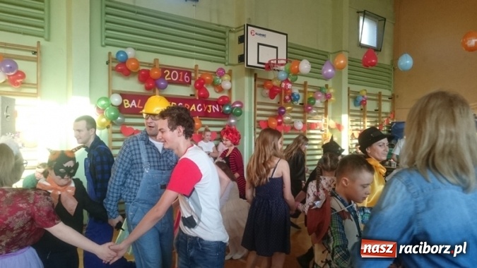 Zdjęcie w galerii na portalu naszraciborz.pl: Integracyjny bal karnawałowy uczniów ZSS nr 10 i Szkoły Podstawowej nr 1 wiadomości z regionu