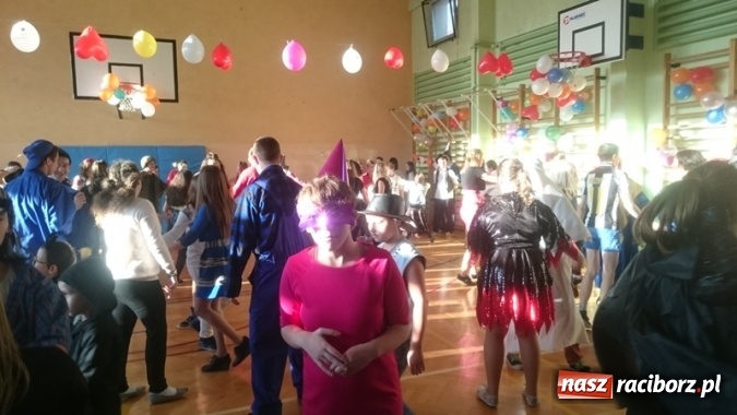 Zdjęcie w galerii na portalu naszraciborz.pl: Integracyjny bal karnawałowy uczniów ZSS nr 10 i Szkoły Podstawowej nr 1 wiadomości z regionu