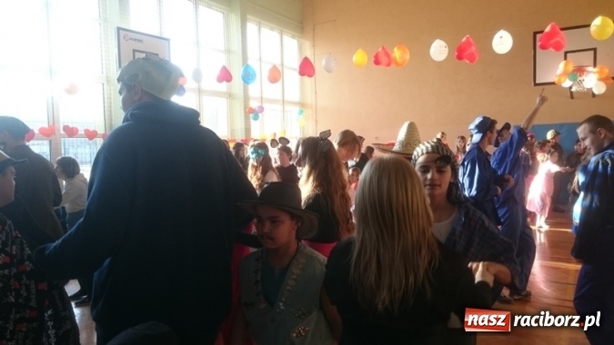 Zdjęcie w galerii na portalu naszraciborz.pl: Integracyjny bal karnawałowy uczniów ZSS nr 10 i Szkoły Podstawowej nr 1 wiadomości z regionu