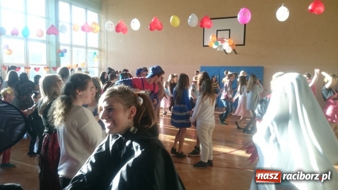 Zdjęcie w galerii na portalu naszraciborz.pl: Integracyjny bal karnawałowy uczniów ZSS nr 10 i Szkoły Podstawowej nr 1 wiadomości z regionu