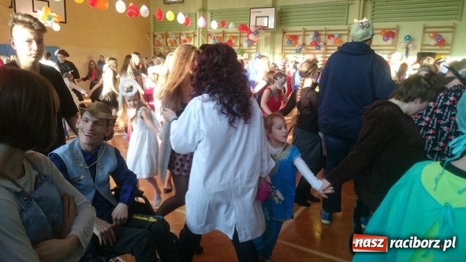Zdjęcie w galerii na portalu naszraciborz.pl: Integracyjny bal karnawałowy uczniów ZSS nr 10 i Szkoły Podstawowej nr 1 wiadomości z regionu