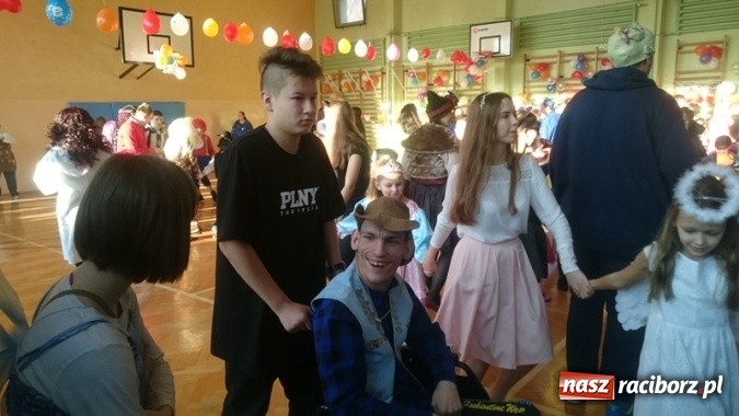 Zdjęcie w galerii na portalu naszraciborz.pl: Integracyjny bal karnawałowy uczniów ZSS nr 10 i Szkoły Podstawowej nr 1 wiadomości z regionu