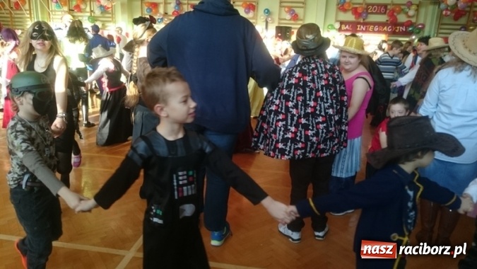 Zdjęcie w galerii na portalu naszraciborz.pl: Integracyjny bal karnawałowy uczniów ZSS nr 10 i Szkoły Podstawowej nr 1 wiadomości z regionu