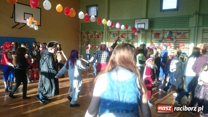 Zdjęcie w galerii na portalu naszraciborz.pl: Integracyjny bal karnawałowy uczniów ZSS nr 10 i Szkoły Podstawowej nr 1 wiadomości z regionu
